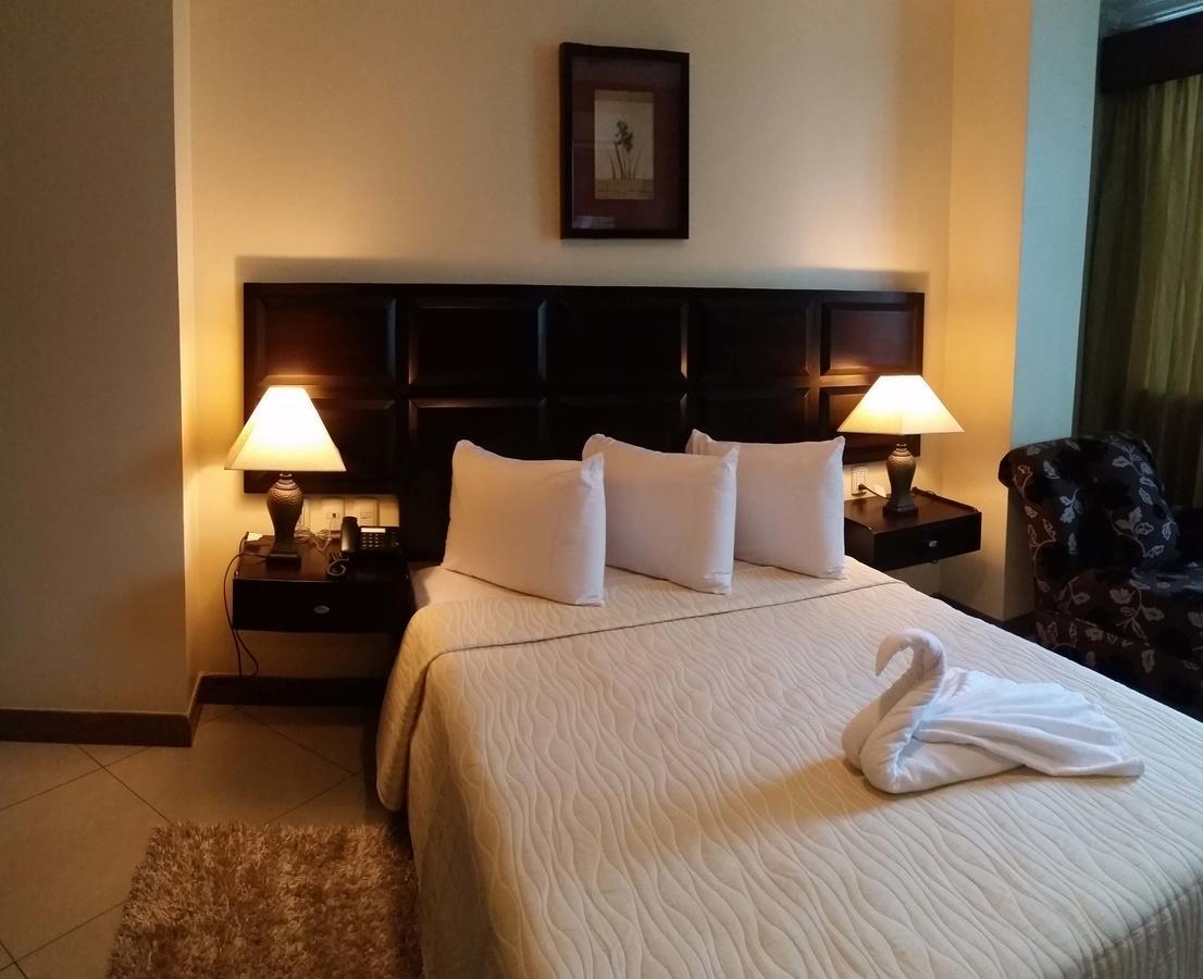 Atlantic Blue Hotel กวายากิล ภายนอก รูปภาพ